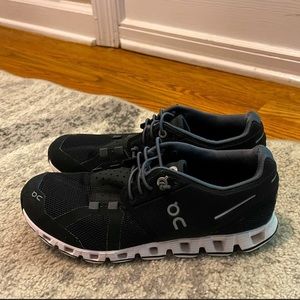 On Cloud Running Shoes Black size 5.5